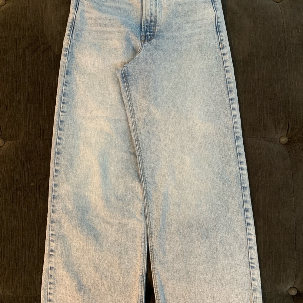 Pre-worn Women’s Old Navy “Wide Leg” jeans Size 2